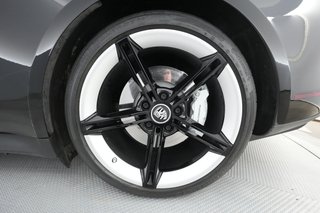 2021 Porsche Taycan — photo 13 of 38