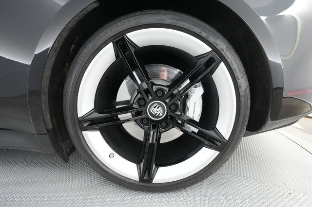 2021 Porsche Taycan — photo 13 of 38