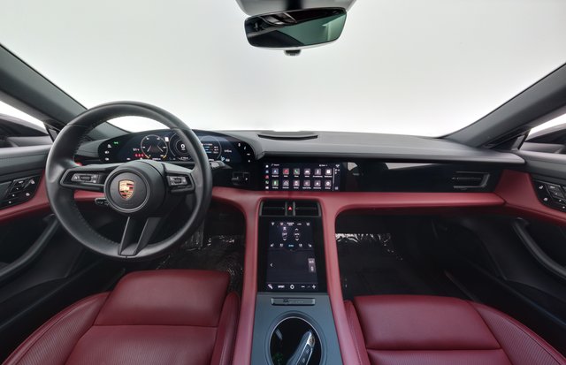 2021 Porsche Taycan — photo 16 of 38