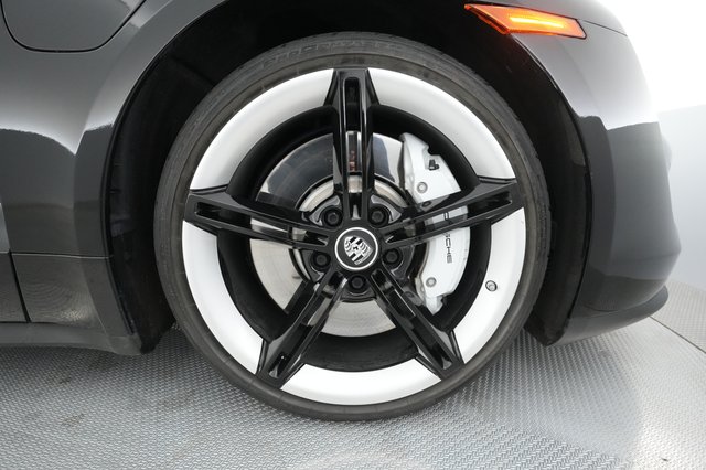 2021 Porsche Taycan — photo 14 of 38