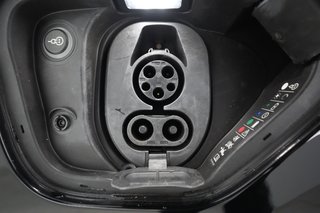 2021 Porsche Taycan — photo 27 of 38