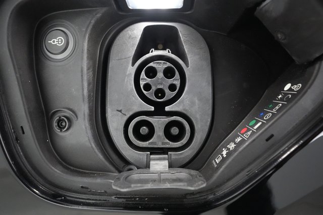 2021 Porsche Taycan — photo 27 of 38