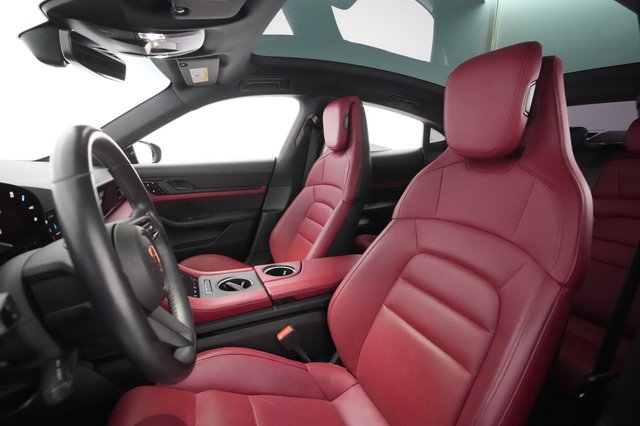 2021 Porsche Taycan — photo 19 of 38