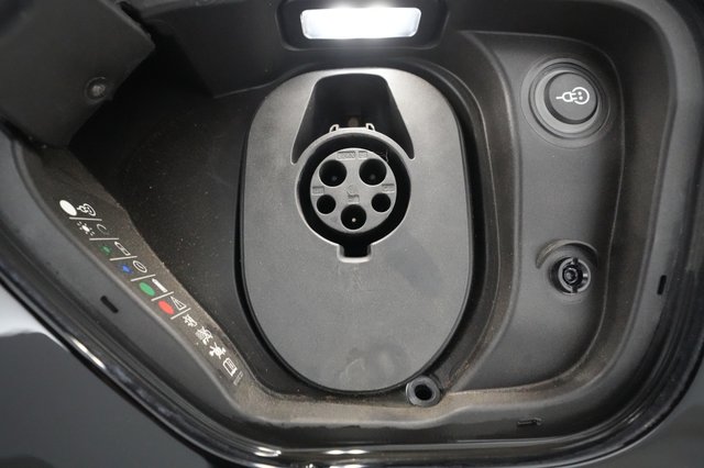 2021 Porsche Taycan — photo 26 of 38
