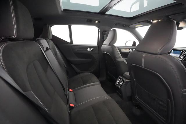 2023 Volvo XC40 Recharge — photo 3 of 25