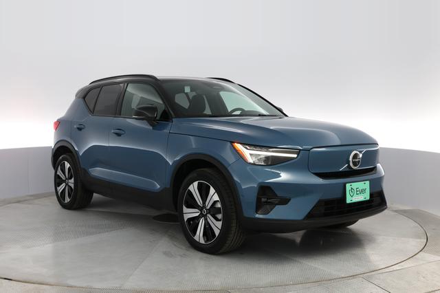 2023 Volvo XC40 Recharge — photo 7 of 25