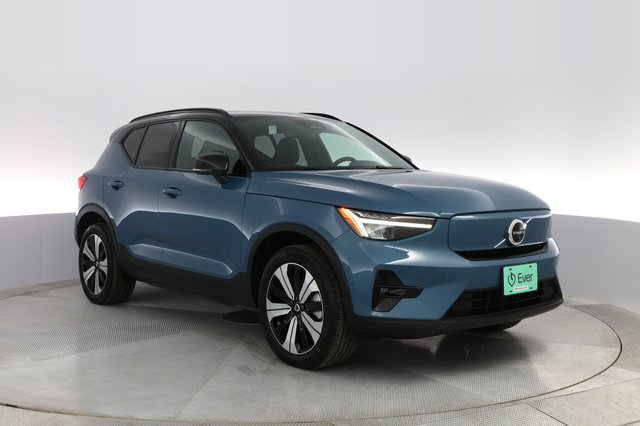 2023 Volvo XC40 Recharge — photo 7 of 25