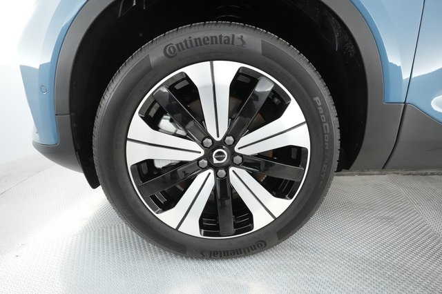 2023 Volvo XC40 Recharge — photo 13 of 25