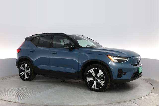 2023 Volvo XC40 Recharge — photo 8 of 25