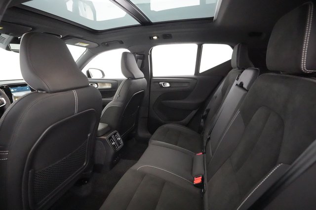 2023 Volvo XC40 Recharge — photo 18 of 25