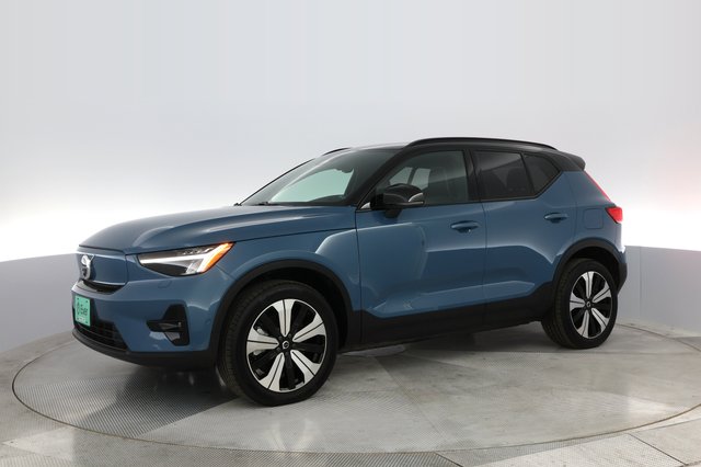 2023 Volvo XC40 Recharge — photo 12 of 25