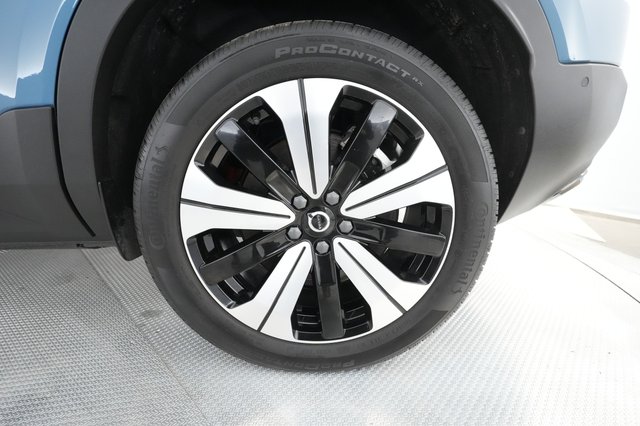 2023 Volvo XC40 Recharge — photo 14 of 25