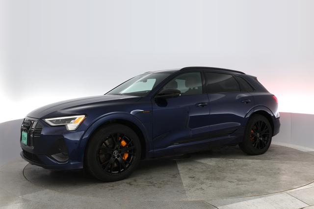 2022 Audi e-tron — photo 10 of 23