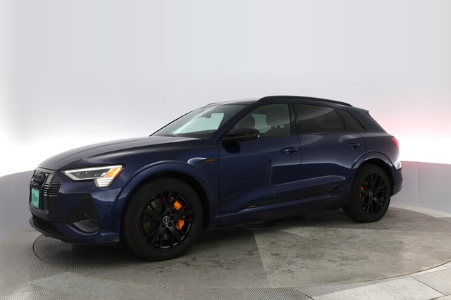 2022 Audi e-tron — photo 10 of 23
