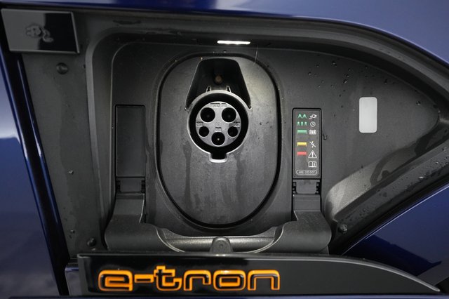 2022 Audi e-tron — photo 23 of 23
