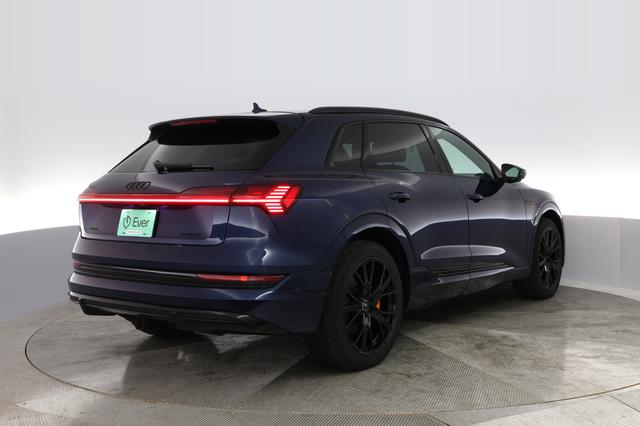 2022 Audi e-tron — photo 2 of 23