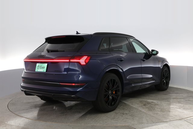 2022 Audi e-tron — photo 2 of 23
