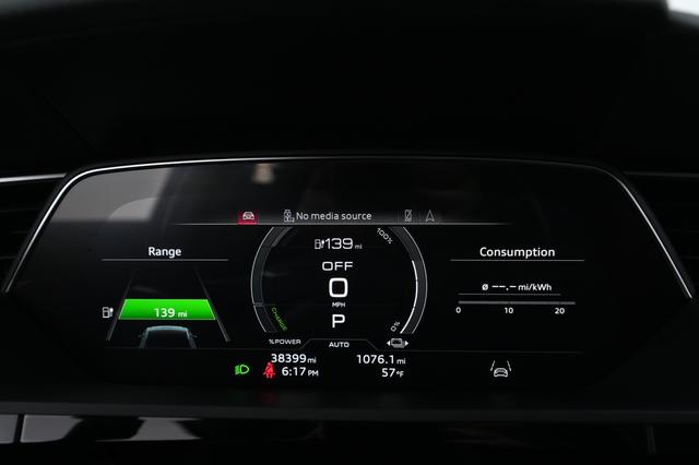 2022 Audi e-tron — photo 4 of 23