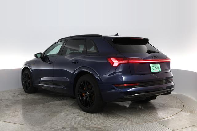 2022 Audi e-tron — photo 9 of 23