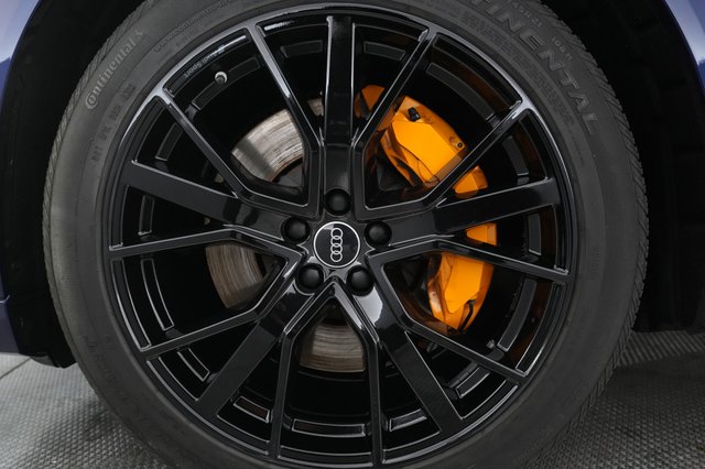 2022 Audi e-tron — photo 11 of 23