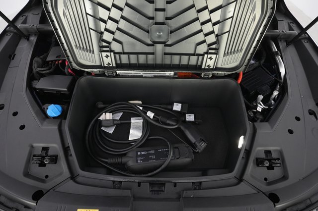 2022 Audi e-tron — photo 20 of 23