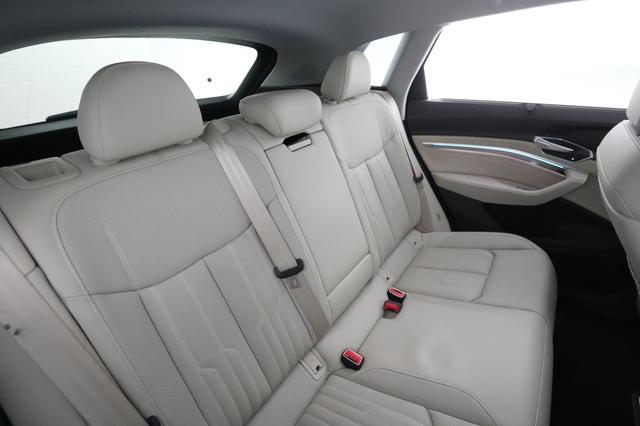2019 Audi e-tron — photo 4 of 23