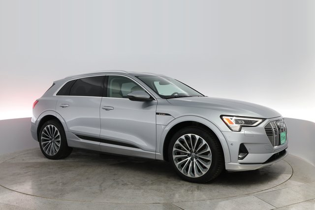 2019 Audi e-tron — photo 8 of 23