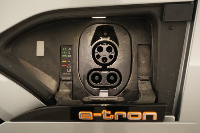 2019 Audi e-tron — photo 20 of 23