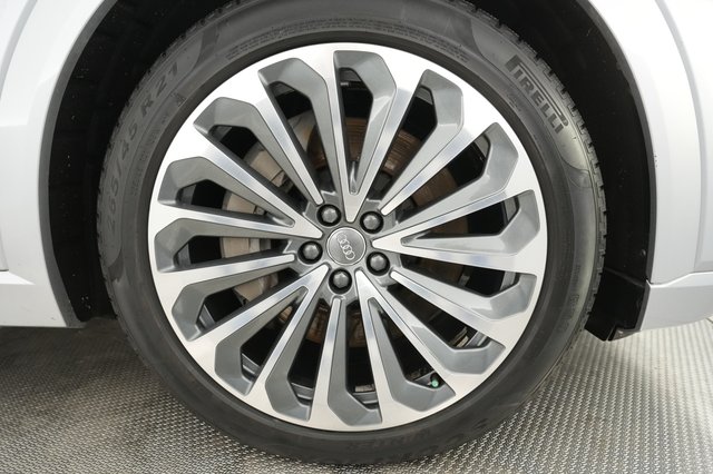 2019 Audi e-tron — photo 12 of 23