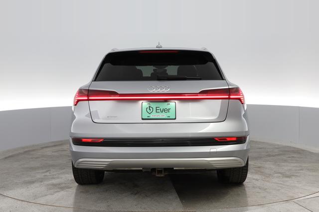2019 Audi e-tron — photo 9 of 23