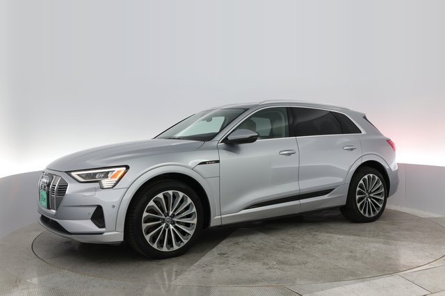 2019 Audi e-tron — photo 11 of 23