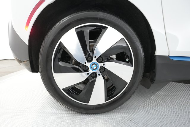 2021 BMW i3 — photo 16 of 25