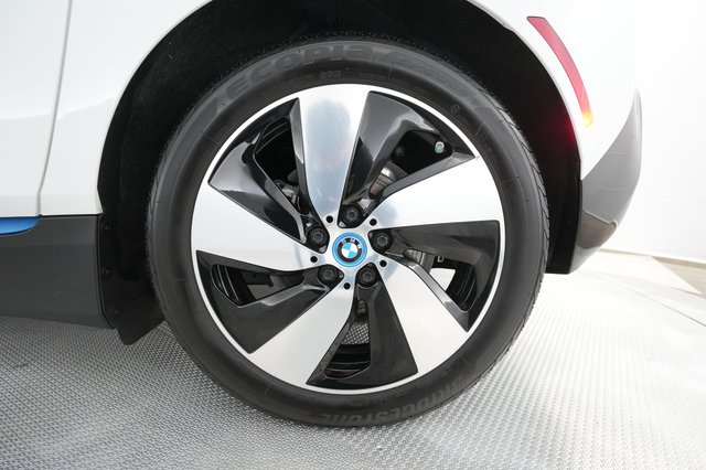 2021 BMW i3 — photo 14 of 25
