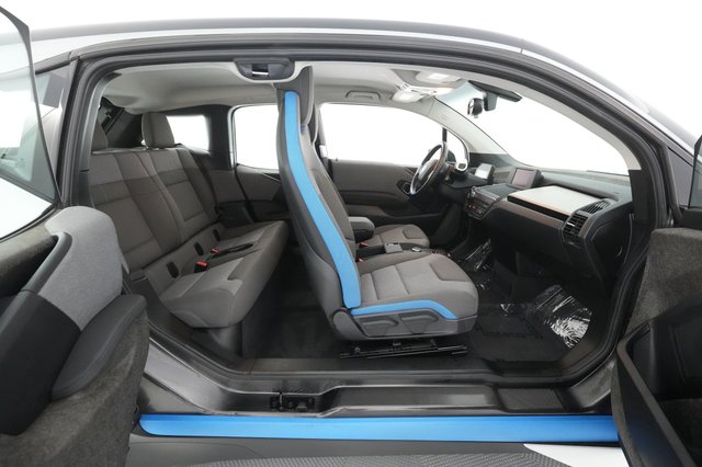 2021 BMW i3 — photo 18 of 25