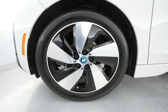 2021 BMW i3 — photo 13 of 25