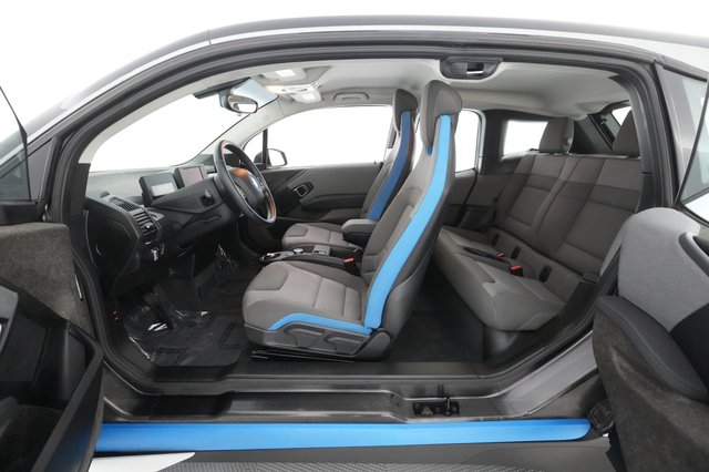 2021 BMW i3 — photo 17 of 25