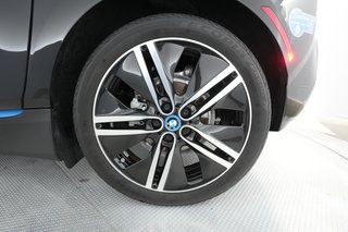 2021 BMW i3 — photo 14 of 27