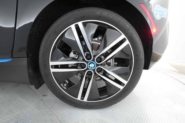 2021 BMW i3 — photo 14 of 27