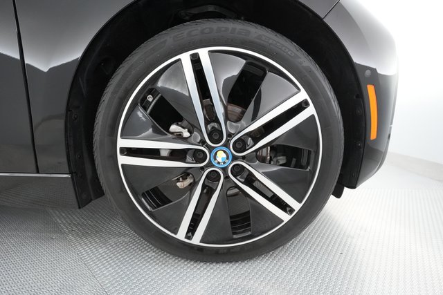 2021 BMW i3 — photo 15 of 27