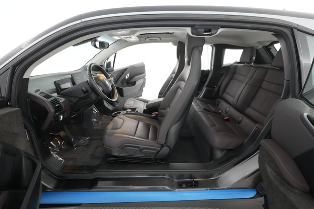 2021 BMW i3 — photo 17 of 27
