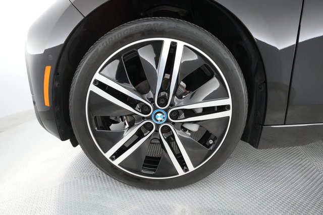 2021 BMW i3 — photo 13 of 27