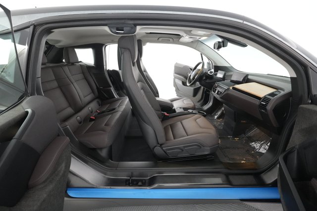2021 BMW i3 — photo 18 of 27