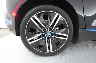 2021 BMW i3 — photo 16 of 27