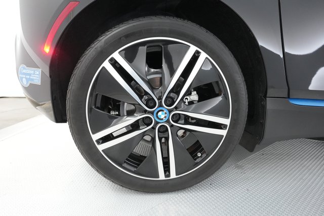 2021 BMW i3 — photo 16 of 27