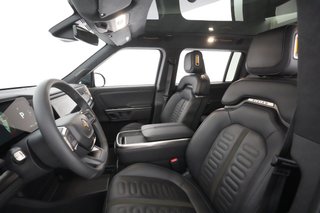 2023 Rivian R1S — photo 17 of 27