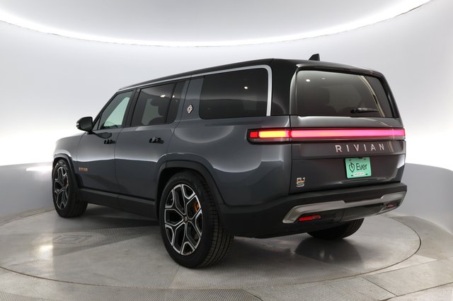 2023 Rivian R1S — photo 11 of 27