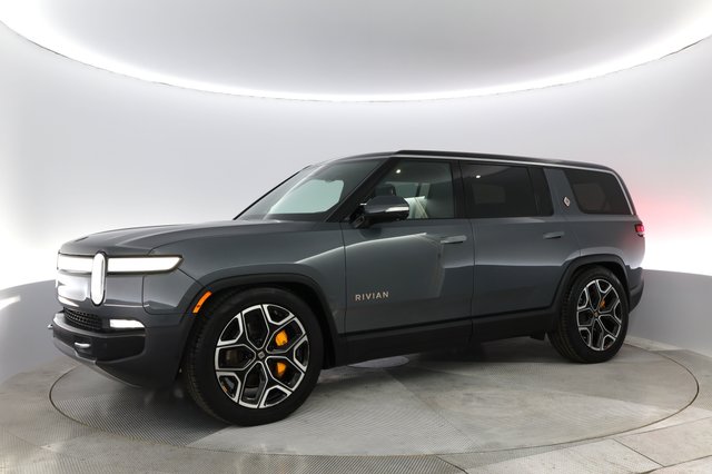 2023 Rivian R1S — photo 12 of 27