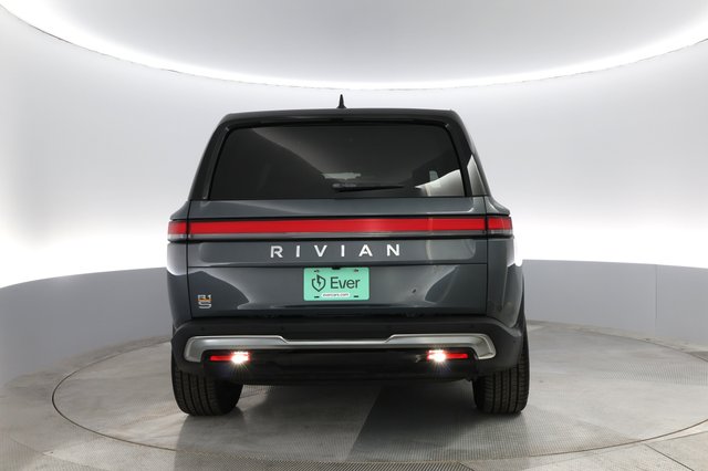 2023 Rivian R1S — photo 10 of 27
