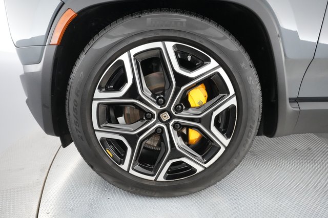 2023 Rivian R1S — photo 13 of 27