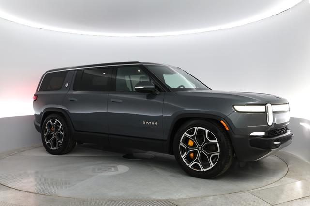 2023 Rivian R1S — photo 8 of 27